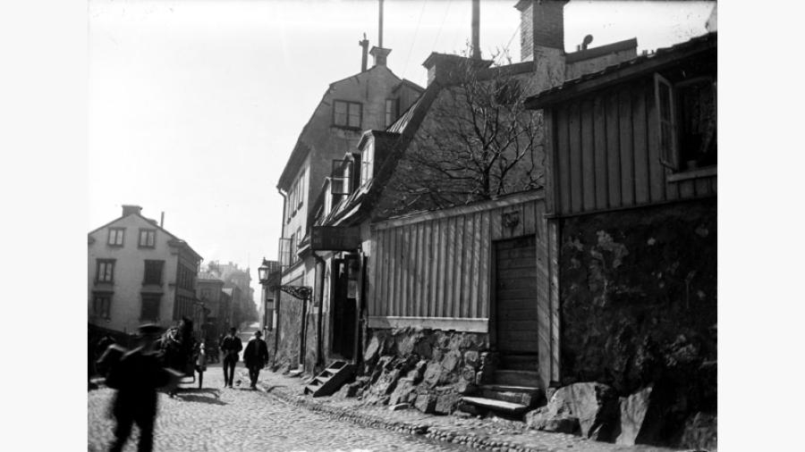 Regeringsgatan 103 år 1880